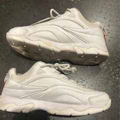 ★女の子　ガールズ　FILA スニーカー　23.5cm★の画像