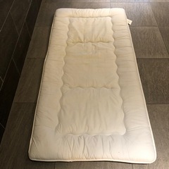 ニトリ敷布団+タンスのゲン敷カバー　シングルサイズの画像