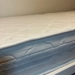 セミダブルベッドフレーム＆マットレスの画像