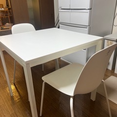 IKEA ダイニングテーブル　イスの画像