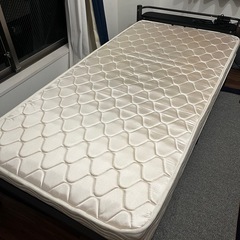 シングルベッドフレーム＋マットレスの画像