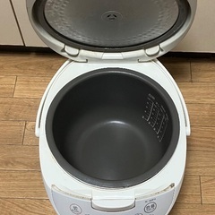 【状態難あり】東芝 マイコンジャー炊飯器 ホワイトTOSHIBA の画像