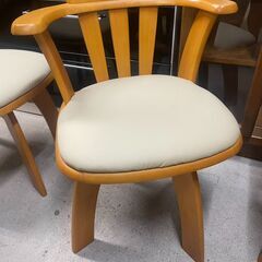 リサイクルショップどりーむ天保山店　No5435 ４人掛けダイニングテーブルセット　回転イス４脚付き　テーブル　お買い得品🎵の画像