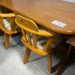 リサイクルショップどりーむ天保山店　No5435 ４人掛けダイニングテーブルセット　回転イス４脚付き　テーブル　お買い得品🎵の画像