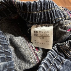 女の子デニムパンツの画像
