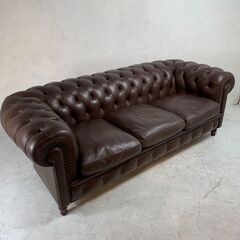 ◆🔶送料無料・設置無料有り🔶◆本革 チェスターフィールド風ソファ 3人掛け ダークブラウン 総革 クラシック 英国調 ヴィンテージ レザーソファ 家具の画像