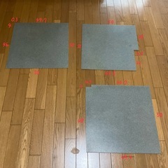 中古　塩ビタイル　グレーの画像