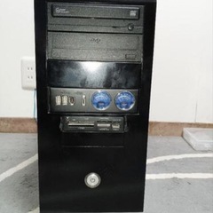 自作PC　本体と電源ケーブルの画像