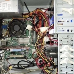 自作PC　本体と電源ケーブルの画像