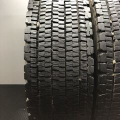 札幌発 引取OK BS W900 275/70R22.5 148/145J 22.5インチ トラックタイヤ スタッドレス 4本 24年製 バリ溝 大型　(STT093)の画像