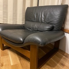 1人掛け
ソファ　革　　の画像