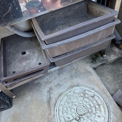 布団毛布　ミシン　ゴミ箱　鉢たくさん　レゴおもちゃの画像