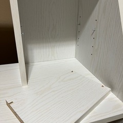 白色デスクの画像