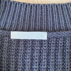 GU ダークグレー ニットベストの画像