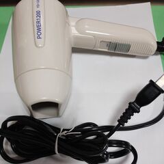 旅行用中型ドライヤーです。の画像