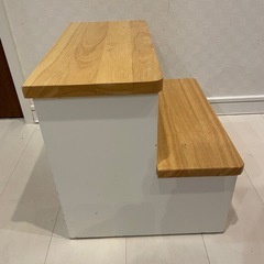 【再掲載】木製2段踏み台 ステップ台 子ども 踏み台 子供 手洗い 脚立 木目 飾り棚 プランター台 おしゃれ 2段 スツール 大人も使える 洗面所 手洗い 玄関 天然木 壁 猫 ナチュラル雑貨の画像