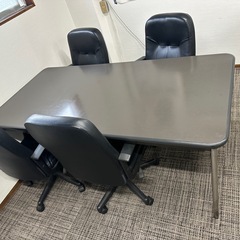 1/16まで⭐︎会議用テーブル＋高級感のあるレザー調チェア4脚セットの画像