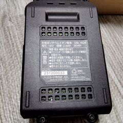 アイリスオーヤマ　純正18Vバッテリー３個+充電器１台の画像