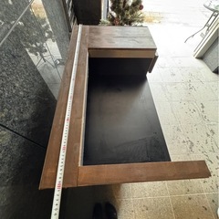 カウンター、棚、レジ台、お会計カウンターの画像