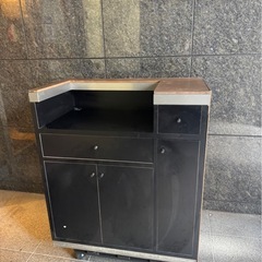 カウンター、棚、レジ台、お会計カウンターの画像