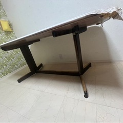 ダイニングテーブルの画像