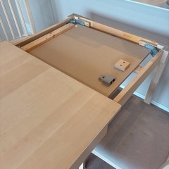 IKEA ダイニングテーブルセット　無料
の画像