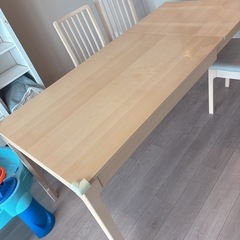 IKEA ダイニングテーブルセット　無料
の画像