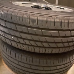 トヨタプリウス純正タイヤの画像