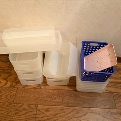 プラスチック仕分けケース(使用感あり)の画像