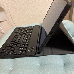 サムソンタブレットA8 ケースキーボード付きの画像