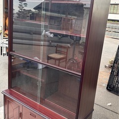 ガラス扉付き 食器棚｜木製｜収納たっぷりの画像