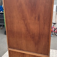 ガラス扉付き 食器棚｜木製｜収納たっぷりの画像