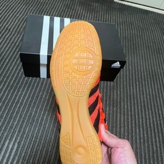 【未使用品】フットサルシューズ26.5センチの画像