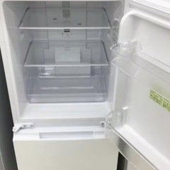 冷蔵庫(配達無料お届け設置出来ます💫都内近郊🚚】信頼のSHARP製✨左右開きどっちでもドア2022年新品購入品✨超極美品✨除菌クリーニング済品✨他にも冷蔵庫.洗濯機.電子レンジ.オーブン電子レンジ.炊飯器.テーブル&椅子.机&チェアー.ベット&マットレス.ドレッサーなど多種多様な美品が有ります✨お気軽にお問い合わせ下さい💫の画像