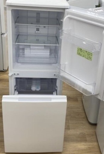 冷蔵庫(配達無料お届け設置出来ます?都内近郊?】信頼のSHARP製✨左右開きどっちでもドア2022年新品購入品✨超極美品✨除菌クリーニ