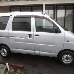 ダイハツ平成13年式(2001年)ハイゼットカーゴ4ナンバー(貨物)4WD 5MTエアコン付 走行距離数8万4千kmワンオーナー車 一時抹消済の画像