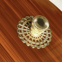 昭和レトロ　蓋付き菓子入れ　木の葉型　取っ手付き　お手入れしやすいプラスチック製
の画像