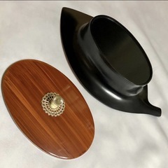 昭和レトロ　蓋付き菓子入れ　木の葉型　取っ手付き　お手入れしやすいプラスチック製
の画像