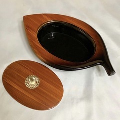 昭和レトロ　蓋付き菓子入れ　木の葉型　取っ手付き　お手入れしやすいプラスチック製
の画像