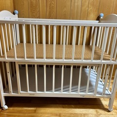 ベビーベッドの画像