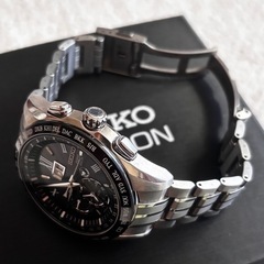 セイコー アストロン　GPS衛星電波ソーラー ビッグデイト　チタン 黒文字盤　の画像