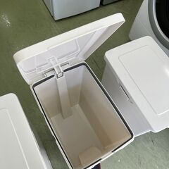 【リサイクルショップ ピカソ 小松原】🗑️✨ペダル式ゴミ箱 ホワイト（45L前後）✨🗑️★8596★の画像