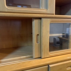 カリモク　食器棚の画像