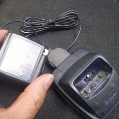 ドコモ ムーバ P158 携帯電と充電ケーブルとスタンド　ジャンク品の画像