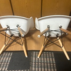 北欧デザイン　　子供サイズ　テーブルとイスセットの画像