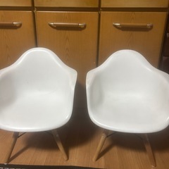 北欧デザイン　　子供サイズ　テーブルとイスセットの画像