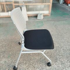 オカムラ　グラータ　ネスティングチェア　黒布張り『中古美品』複数入荷！の画像