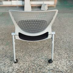 オカムラ　グラータ　ネスティングチェア　黒布張り『中古美品』複数入荷！の画像