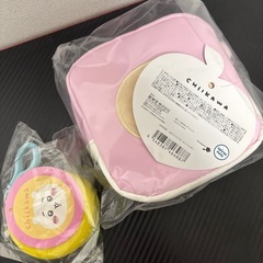 ちいかわ　うさぎのスクエアポーチ　ピーチシーズン　ミニシリコンポーチセットの画像