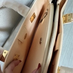 新品未使用charles & keithの画像